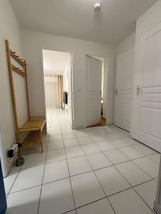 T2 Lumineux 4 Pers, Pisc,Plag 2Min, Park Priv,Wifi Apartment Saint-Raphael  France